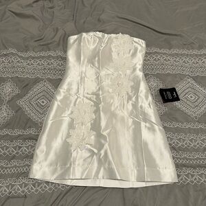 Lulu's Strapless White Floral Dress